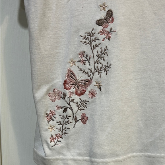 NWT BonWorth Women's Cream Embroidered Floral & Butterfly Tee - Picture 9 of 12